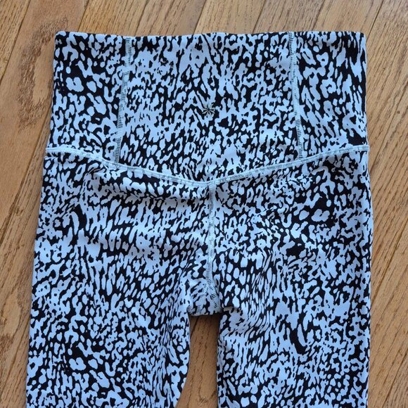 Athleta Elation Capri Leggings Black White Ocelot Workout Gym Yoga Small - Picture 7 of 12